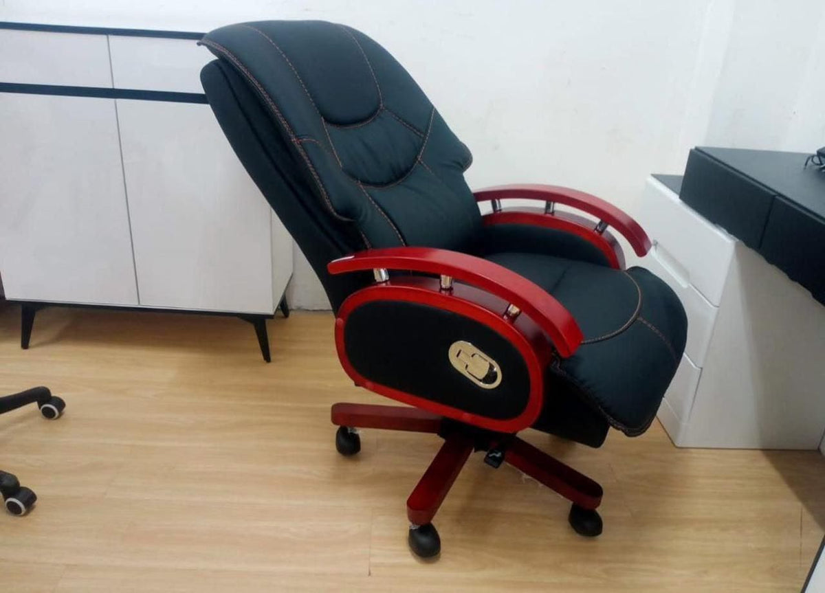 BOOSY EXECUTIVE OFFICE CHAIR