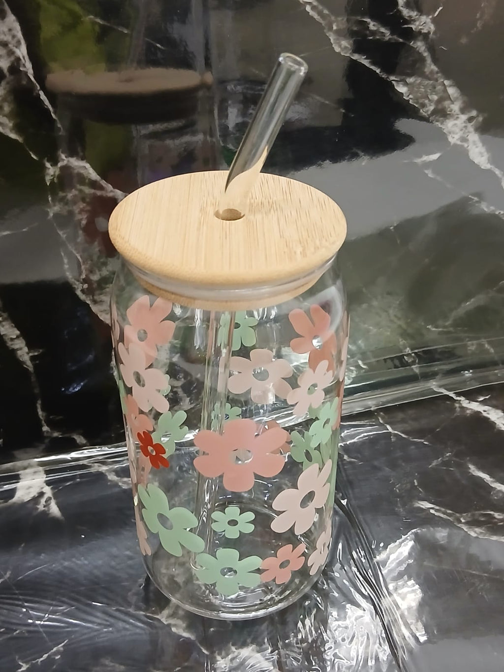 Portable smoothie jar with straw
