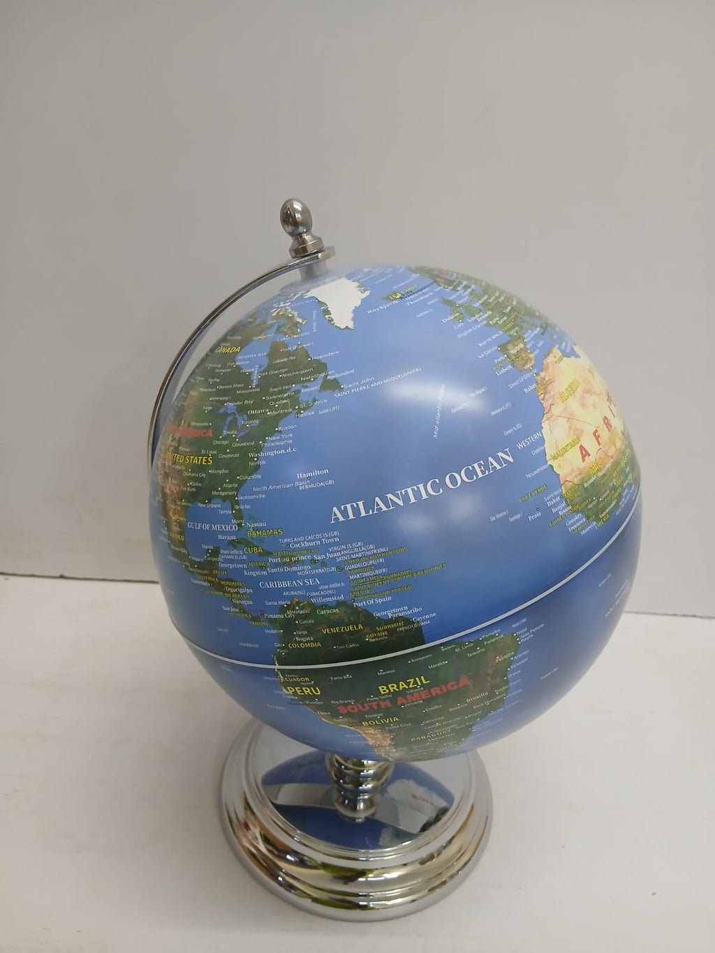 ROTATING GLOBE WORLD MAP